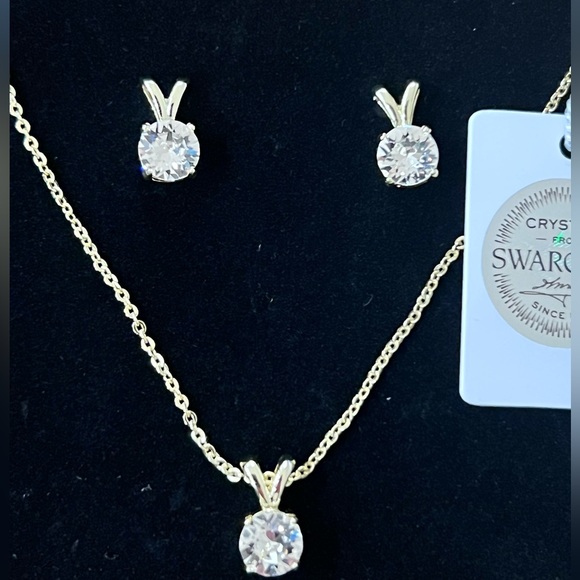Swarovski Necklace and Earrings set. BNWT - Picture 1 of 4
